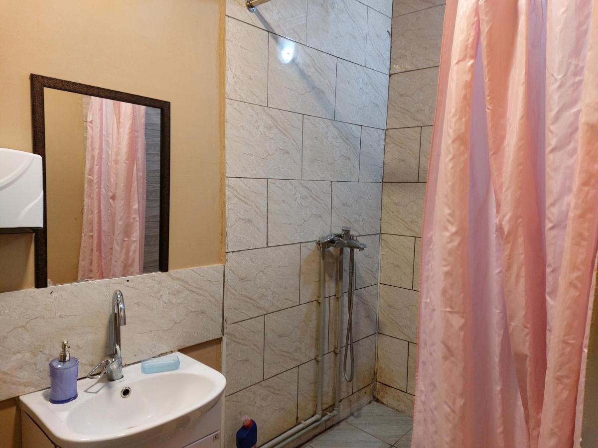 Konok Center Osh Hotel Ngoại thất bức ảnh